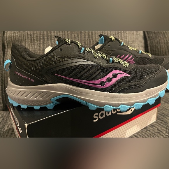 Saucony Women's Excursion TR15 Athletic Shoes size 9 new in box black purple - Picture 3 of 9